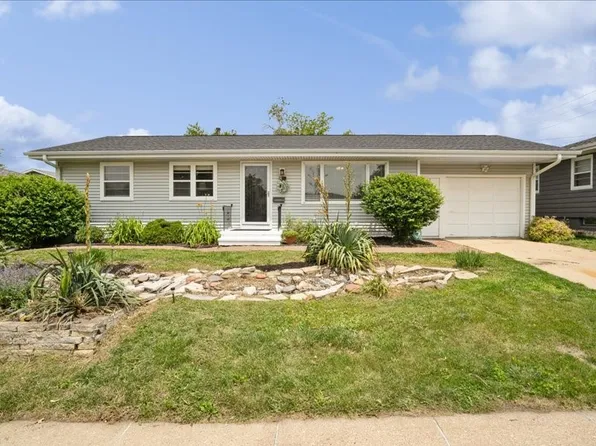 8 25th Ave SW, Cedar Rapids, IA 52404