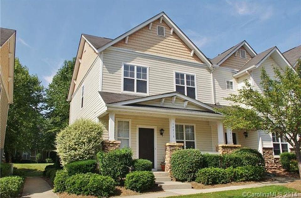 Welcome to your New place to call Home! Wonderful end unit, 