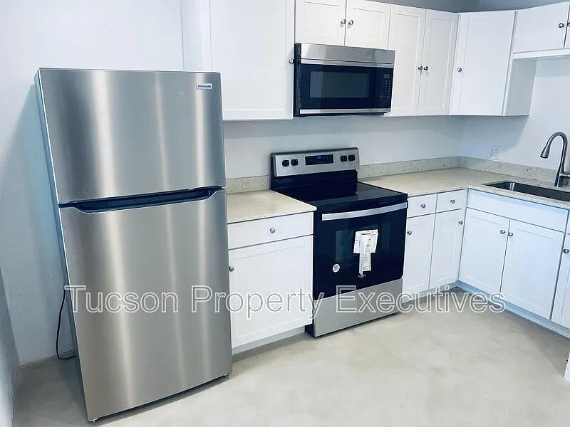 Building Photo - 124 E Jacinto St #3