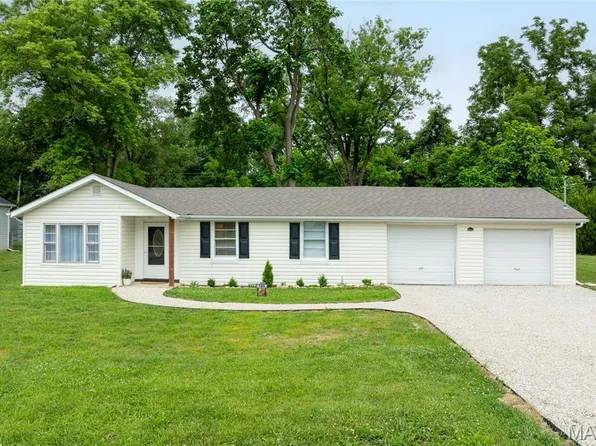 125 Kunze Dr, Saint Charles, MO 63303