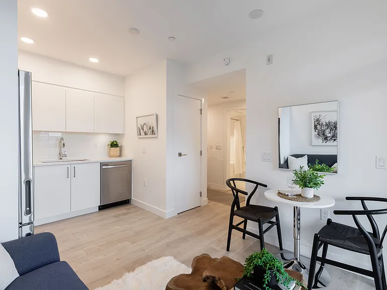 133 E 4th St #102 — Photo 4