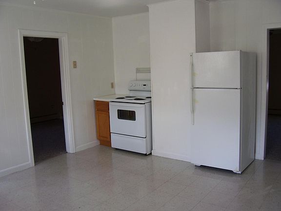 Young appliances in excellent condition.