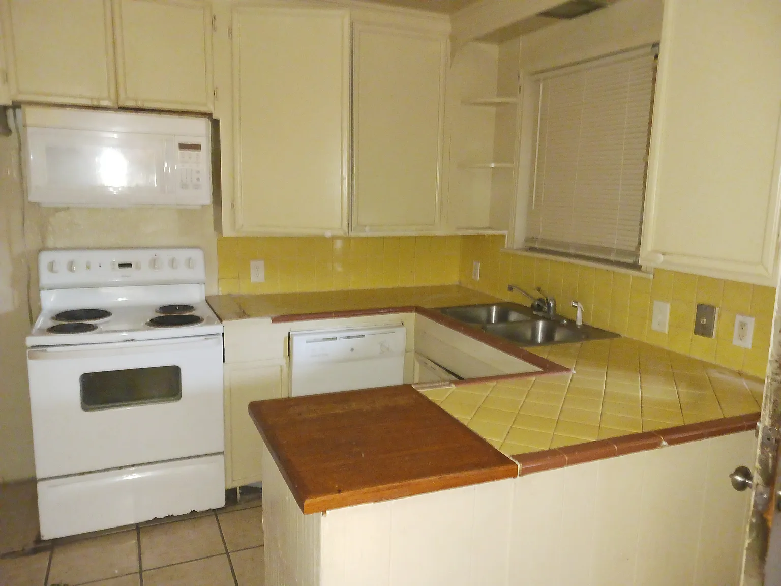 3 bed, 2.0 bath, 1500 sqft, $1,100 — Photo 4