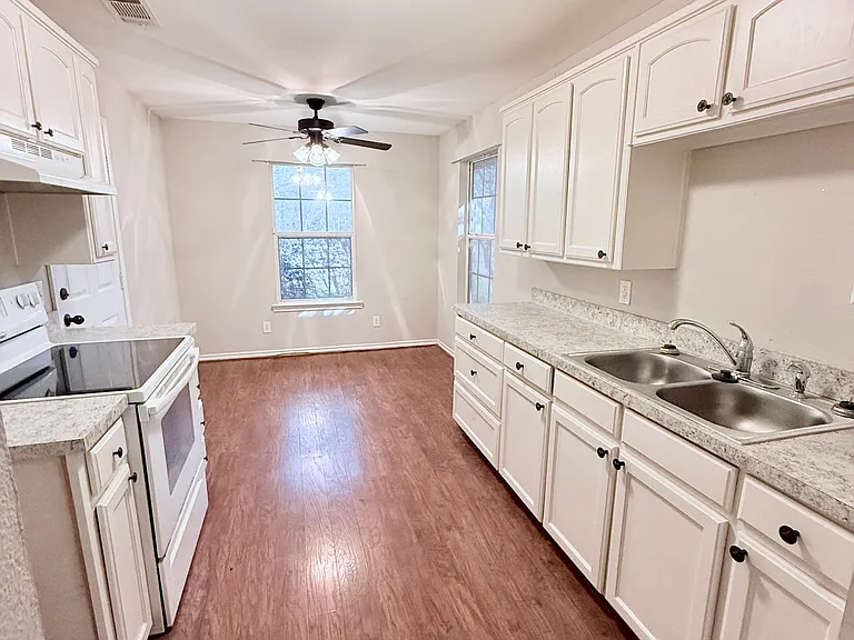 1402 S Montgomery St — Photo 3