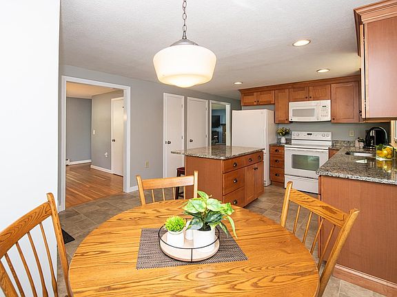 5th image of 20 Alvirne Drive