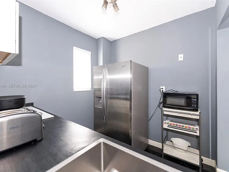 550 Michigan Ave #2 — Photo 3