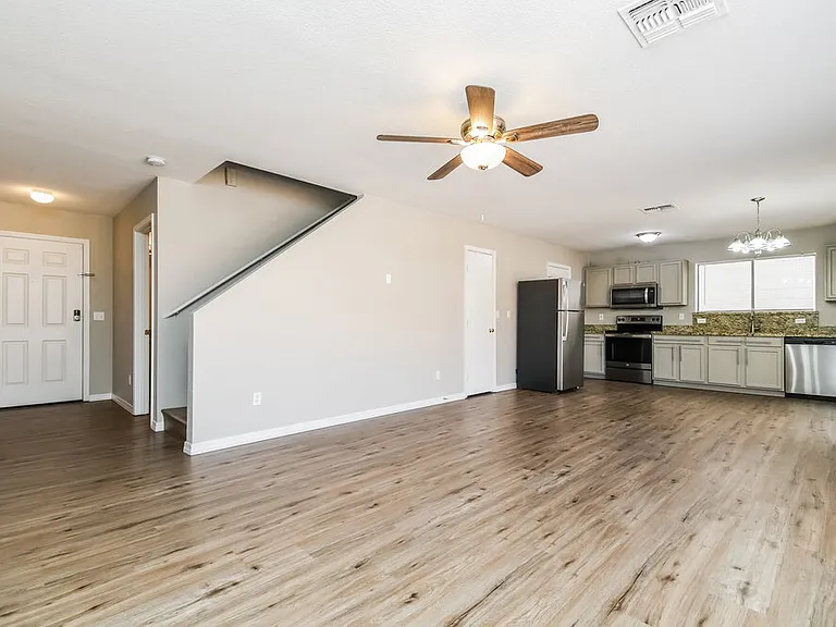 650 E Woodsman Pl — Photo 6