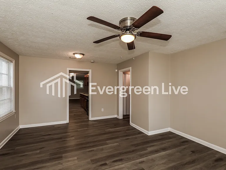 8258 Lexington Dr — Photo 8