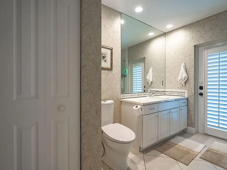 2317 NE 28th Ct — Photo 27