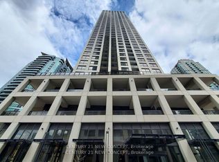 30 Elm Dr W #2208, Mississauga, ON L5B 0N6