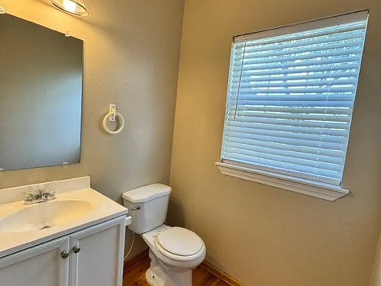 826 W Kansas Ave — Photo 12