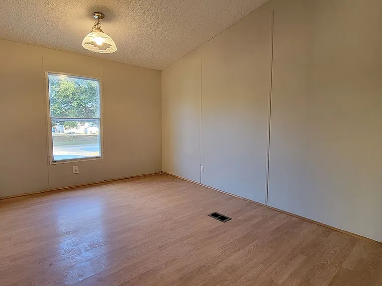 100 SE 68th Ct — Photo 10