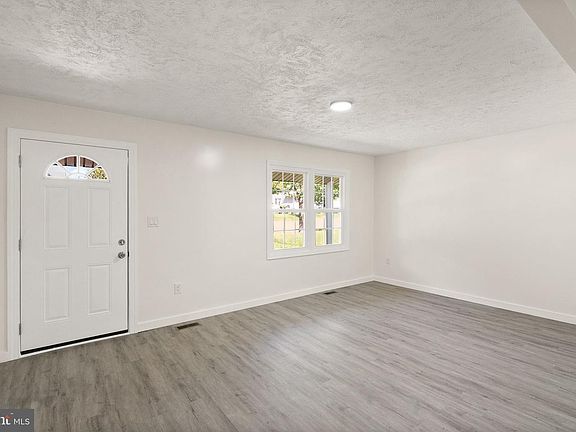 3rd image of 404 Newell St