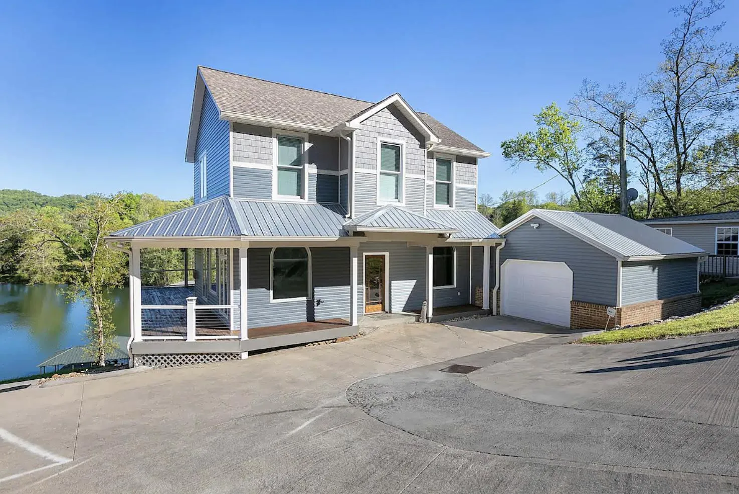 3 bed, 2500 sqft, $2,400 — Photo 1