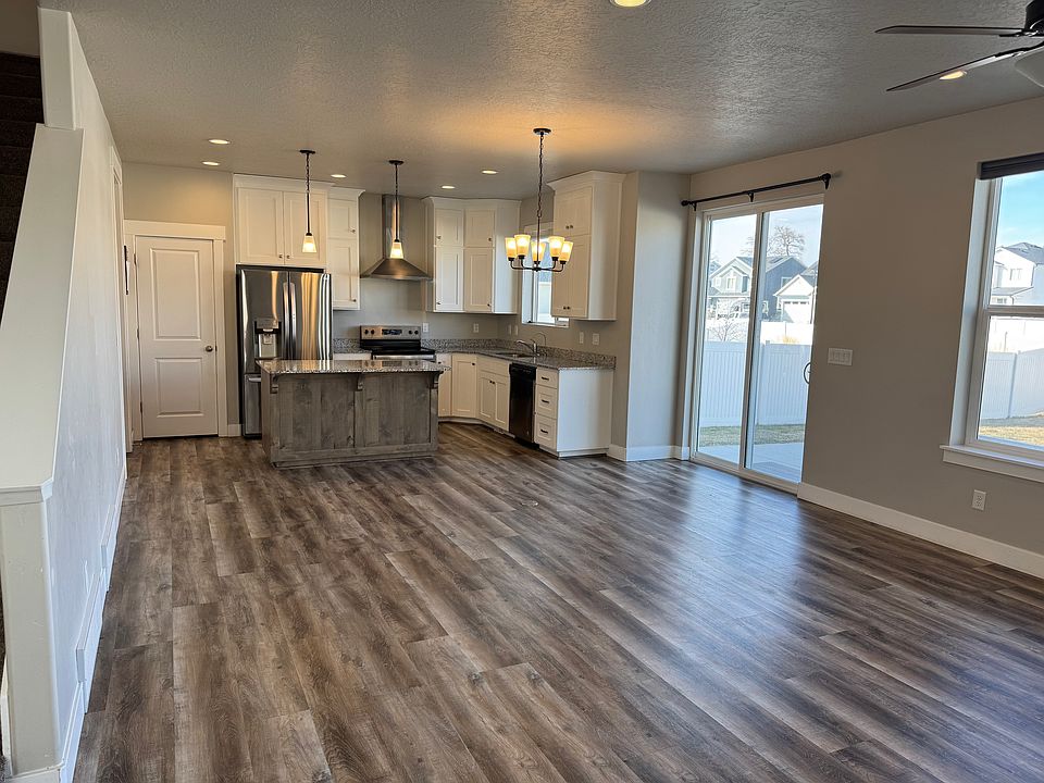 1st image of 216 W 380 S