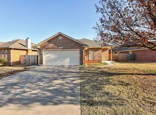 909 Pruett Dr, Edmond, OK 73003