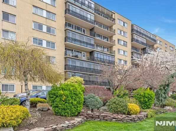 2185 Lemoine Avenue #2C, Fort Lee, NJ 07024