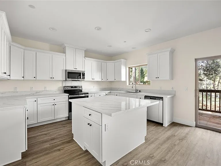 1813 Woodland Dr — Photo 11
