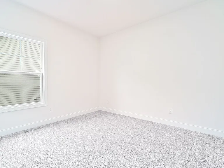860 Tripe St — Photo 15