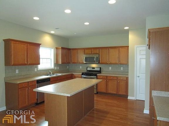 3rd image of 224 Danvers St