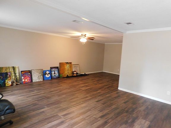 4th image of 158 Alexander Ave