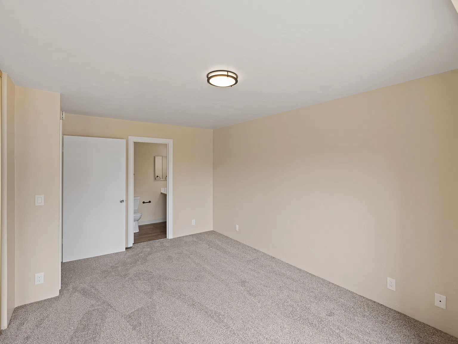 3 bed, 2.5 bath, 1700 sqft, $3,595 — Photo 4
