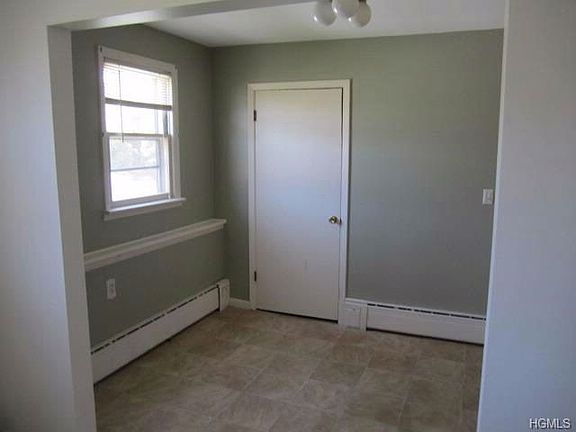 4th image of 21 Hickory Ave #3