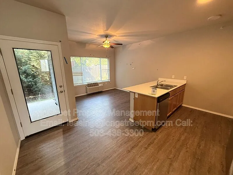 2 bed, 1.0 bath, 733 sqft, $1,495 — Photo 4