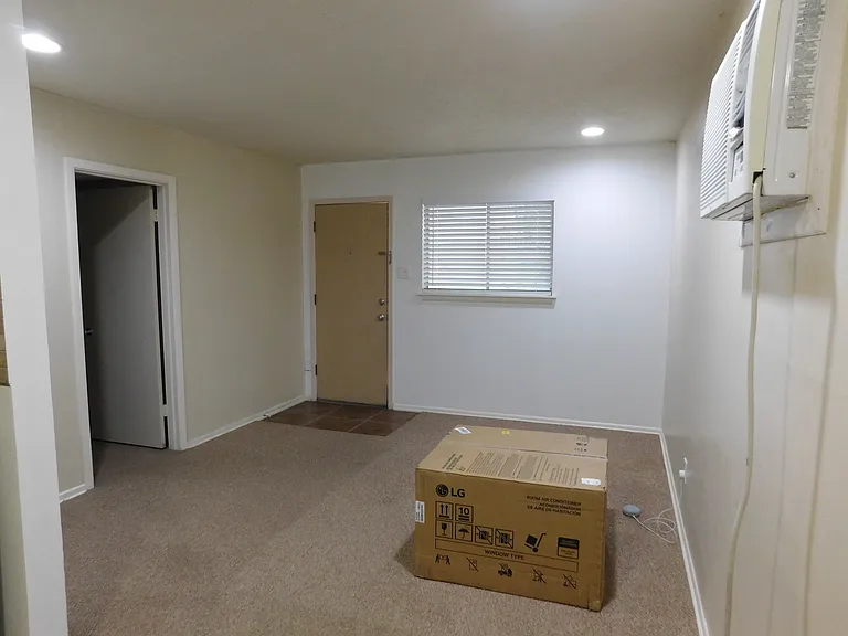 414 Kings Ct #C — Photo 3