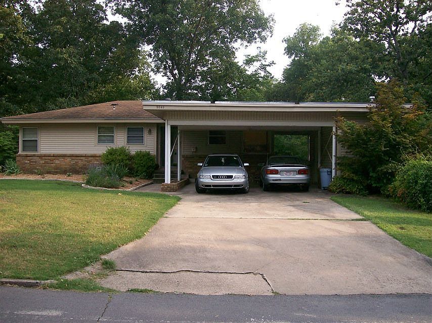 2nd image of 5040 Edgemere St