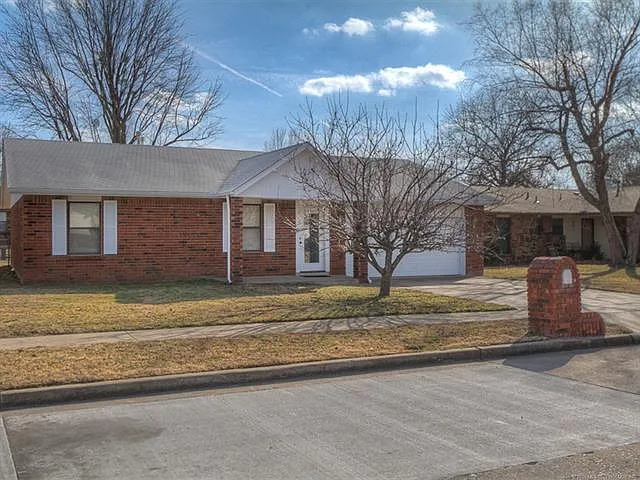 3 bed, 1334 sqft, $1,600 — Photo 1