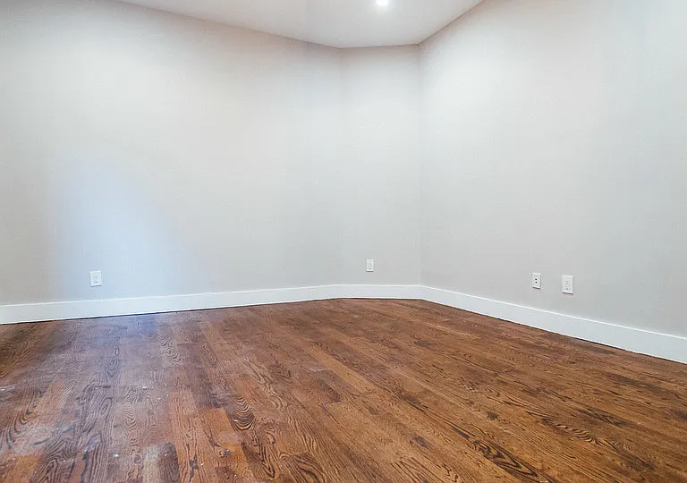 206 Scholes St #9 — Photo 5