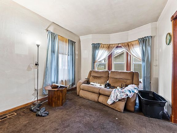 5th image of 1024 E Fort Wayne St