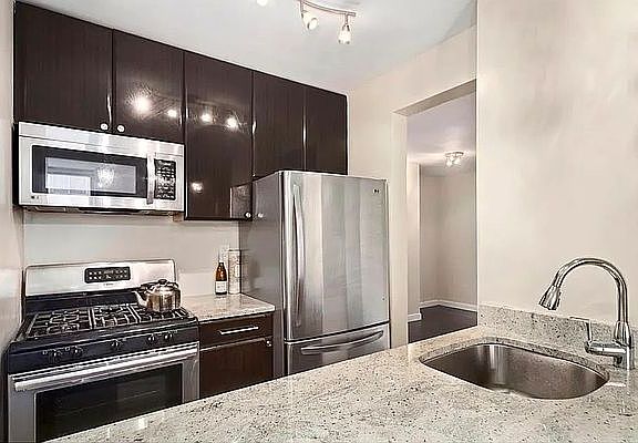 5th image of 350 W 50th St APT 4MM
