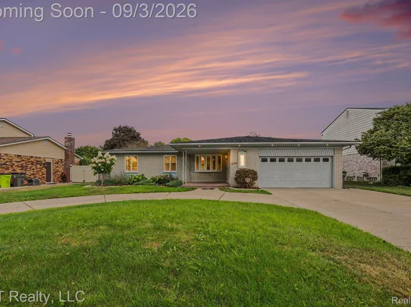 39316 Twenlow Dr, Clinton Township, MI 48038