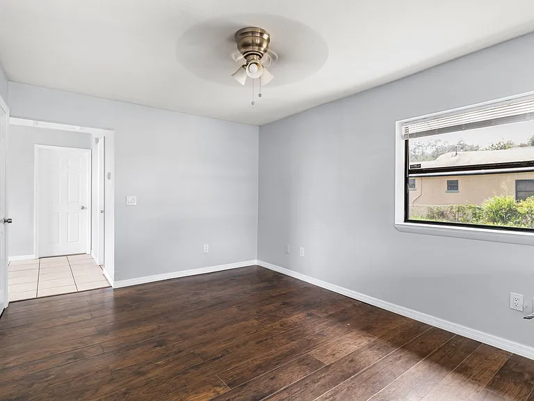 638 W 8th St — Photo 10