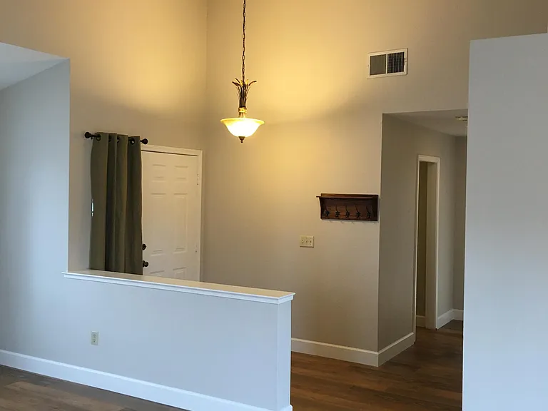 407 Columbia Way — Photo 4