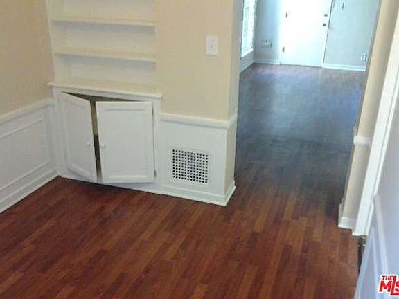 4th image of 1272 N Hayworth Ave