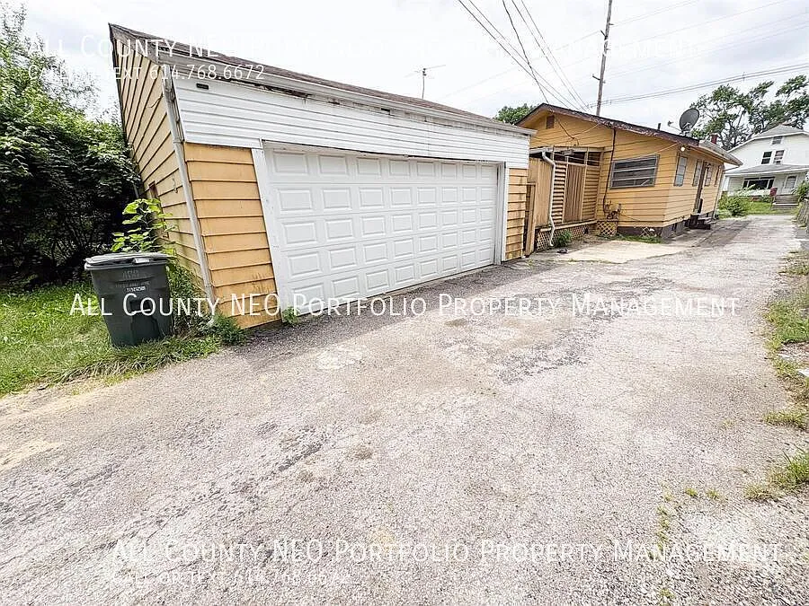 Available now! 2 Bedroom Home with Basement & Deck — Photo 4
