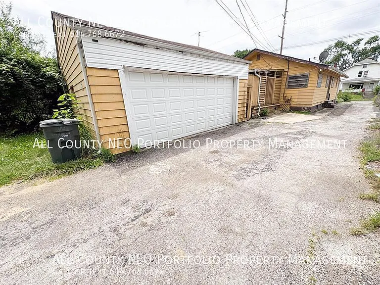 400 S Highland Ave — Photo 4