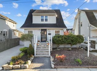 25 Ray St, Freeport, NY 11520