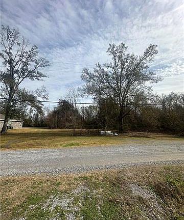 2nd image of 418 River Oaks Dr