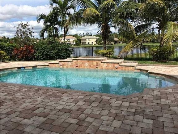 4th image of 10121 Oak Meadow Ln #1