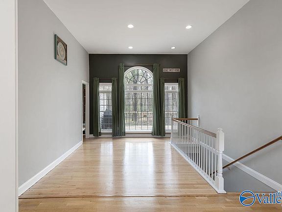3rd image of 105 Charlemagne Cir