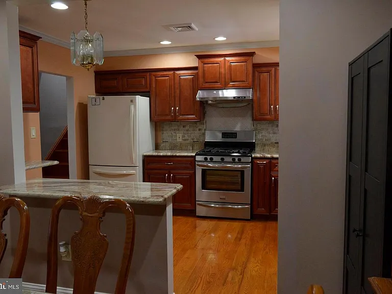 3131 Clive Ave — Photo 3