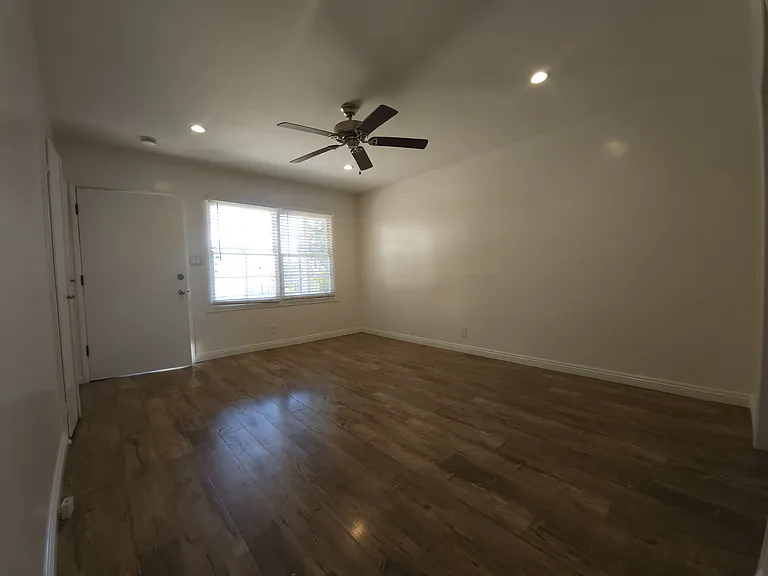2715 San Marino St #5A — Photo 2