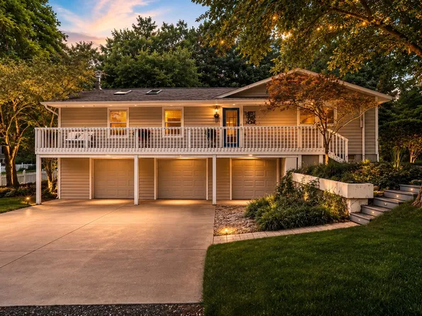 331 Oakland Dr, Michiana Shores, IN 46360