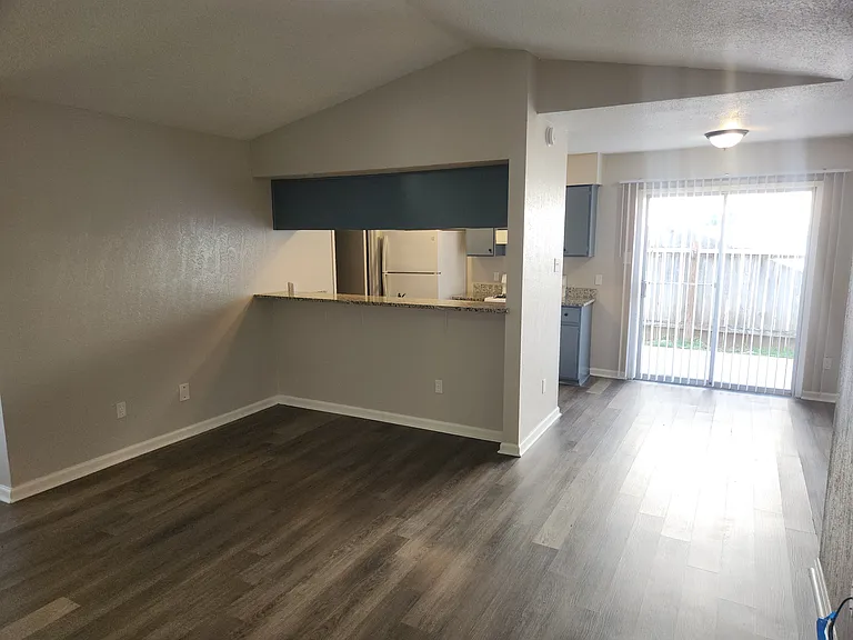 River Oaks Apartments — Photo 43