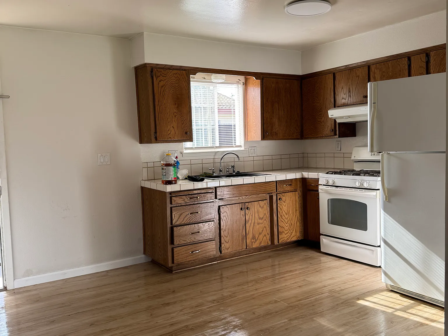 2 bed, 920 sqft, $1,500 — Photo 2