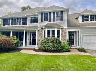 68 Sugarbush Trl, Saunderstown, RI 02874